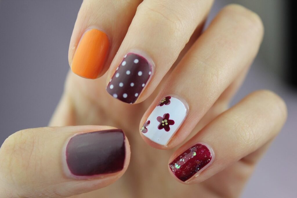 Comment faire tenir son vernis plus longtemps : le guide