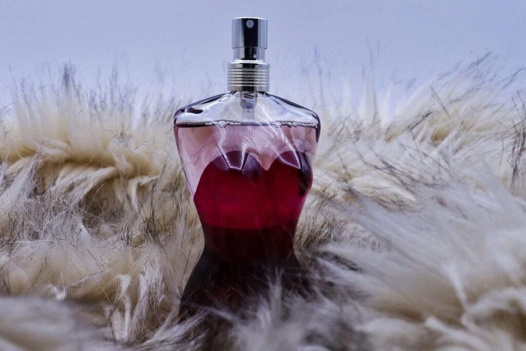 Comment choisir son parfum femme : le guide complet