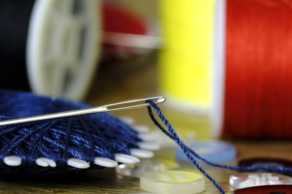 Comment recoudre un bouton facilement ?