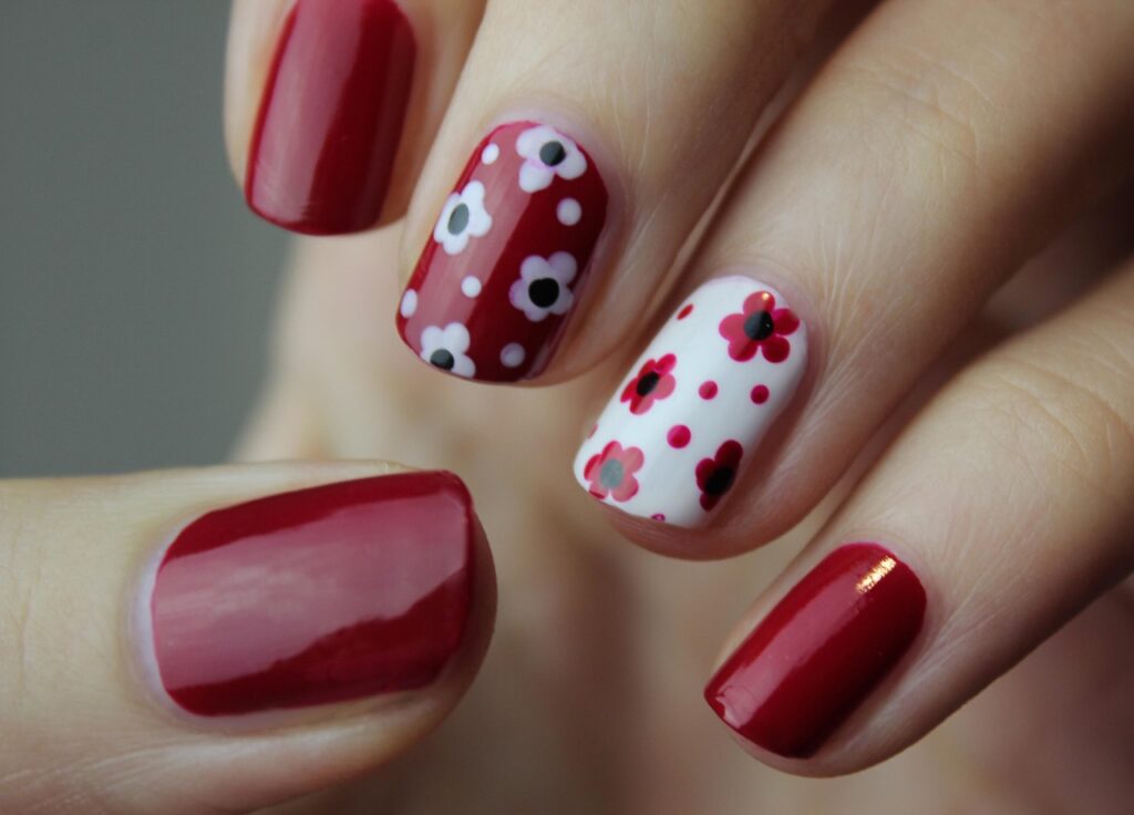 Pose de faux ongles : methodes, etapes et conseils